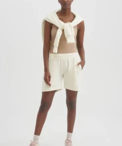 Toboggan Canada UNISEX LUXE FLEECE SWEAT SHORTS - OFF WHITE